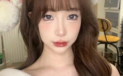 少年男妓被迫张开腿供人玩弄